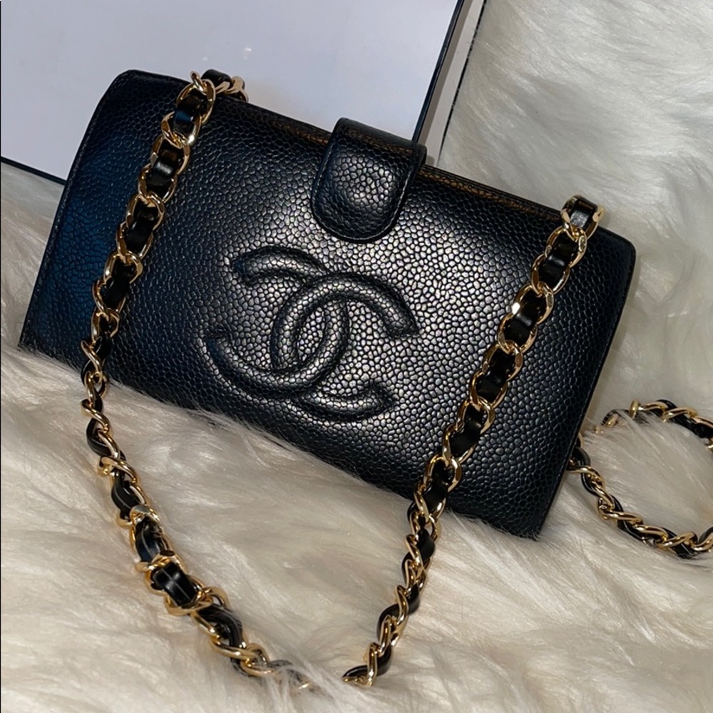 CHANEL Authentic CC Logo Cavier Bifold Wallet